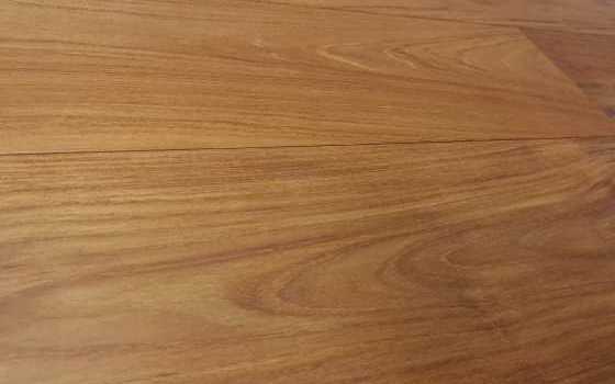 Dettaglio Ravvicinato di un Pavimento Parquet in Teak